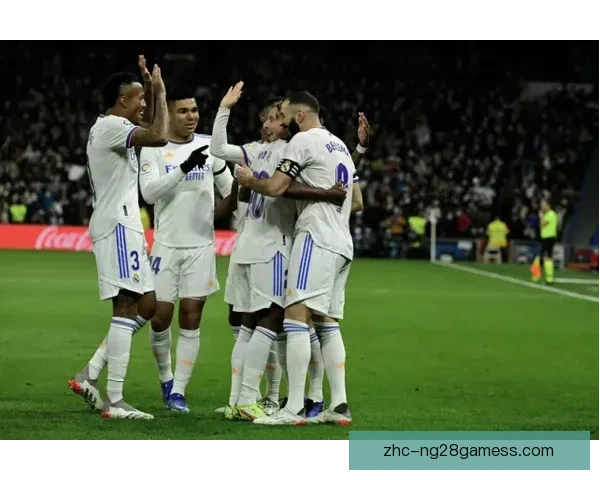 本菲卡两青年球迷辱维尼修斯